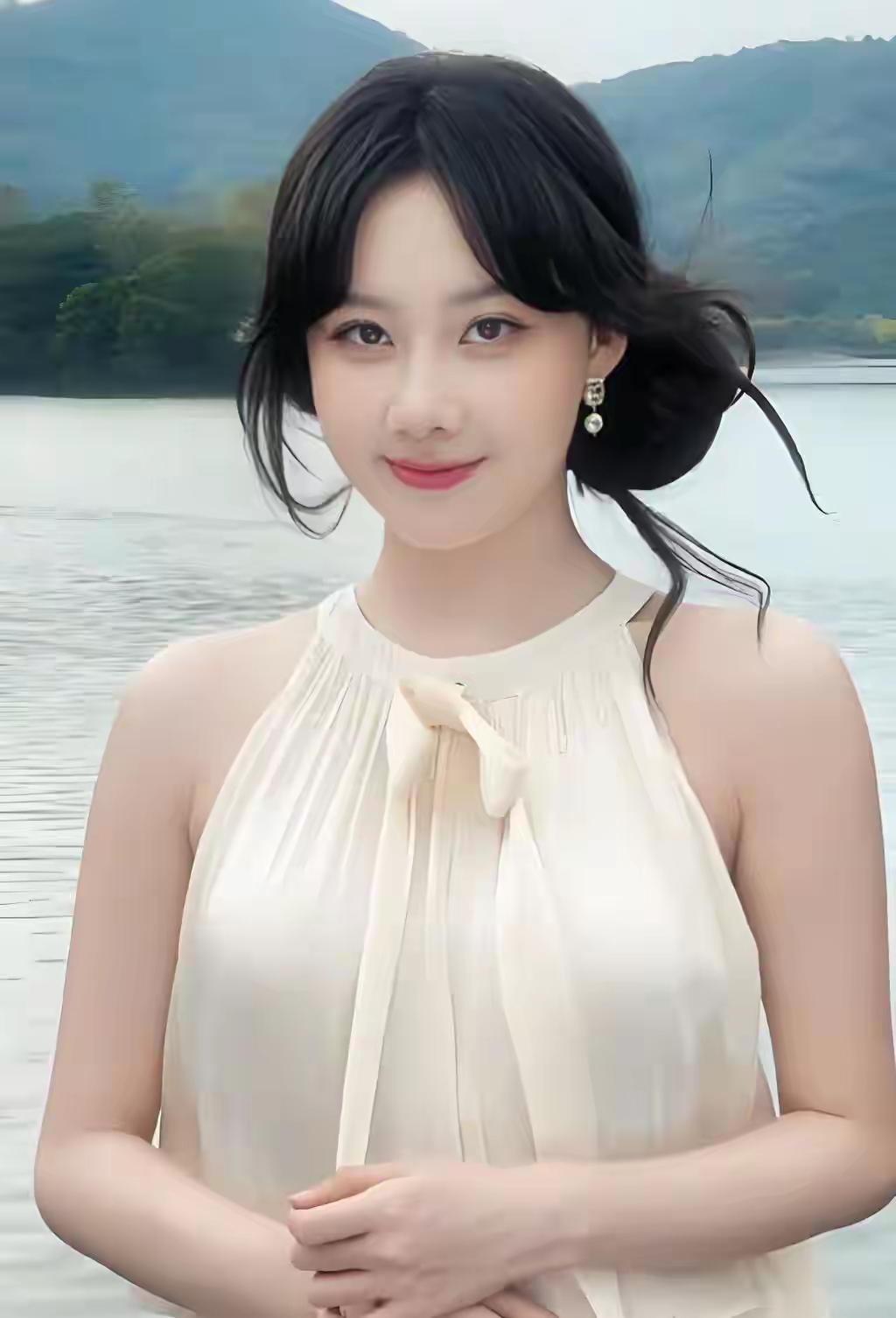 曹曦月‖冷艳凝清骨，风华自绝尘