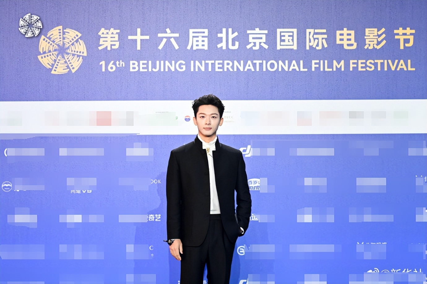 这晚6位男星原形毕露！央媒超清大头贴，全员无滤镜仅李乃文扛住
