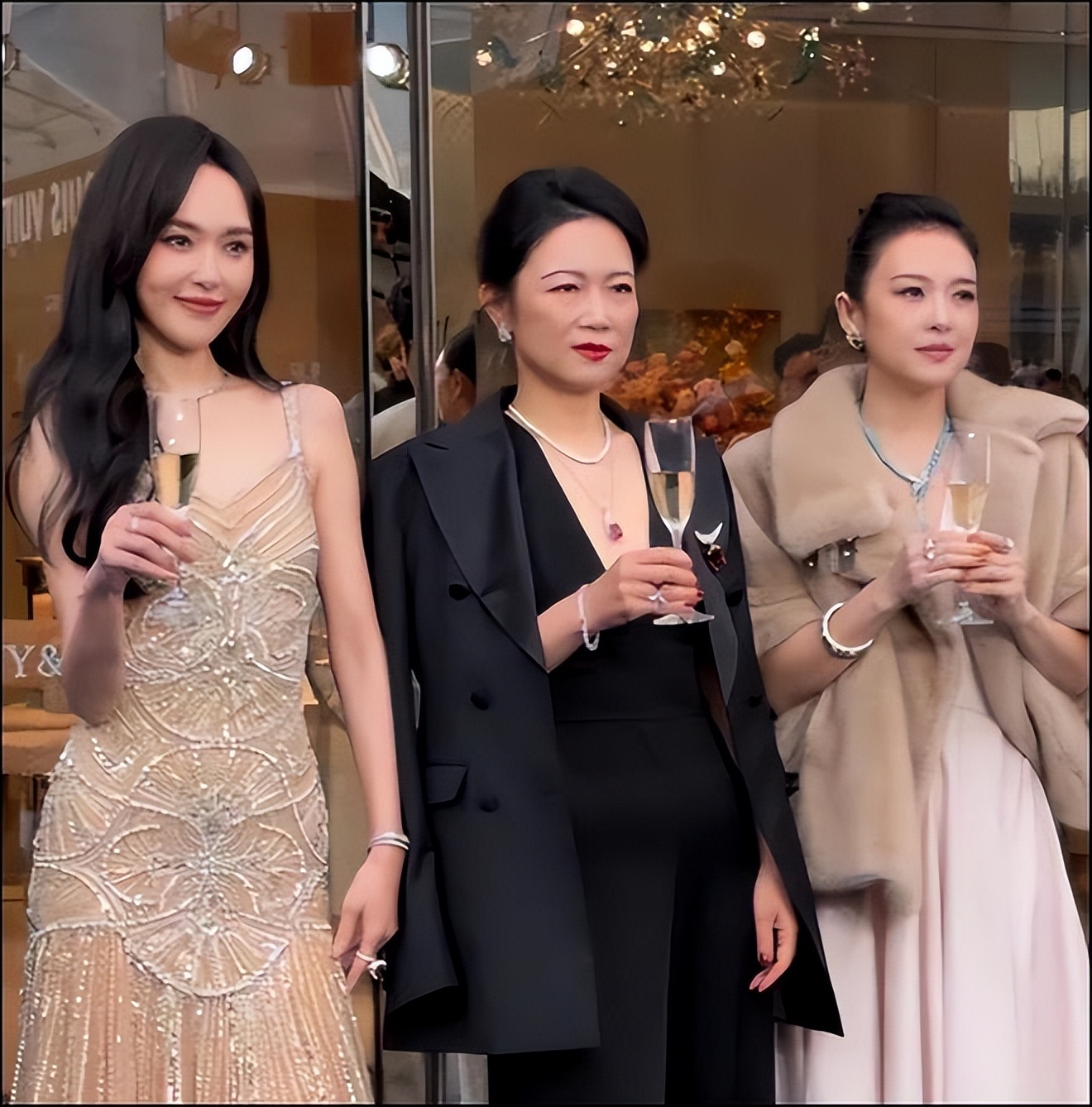 章子怡生图发福！传为新戏增肥20斤，用阴影粉救场，骨相优势没了