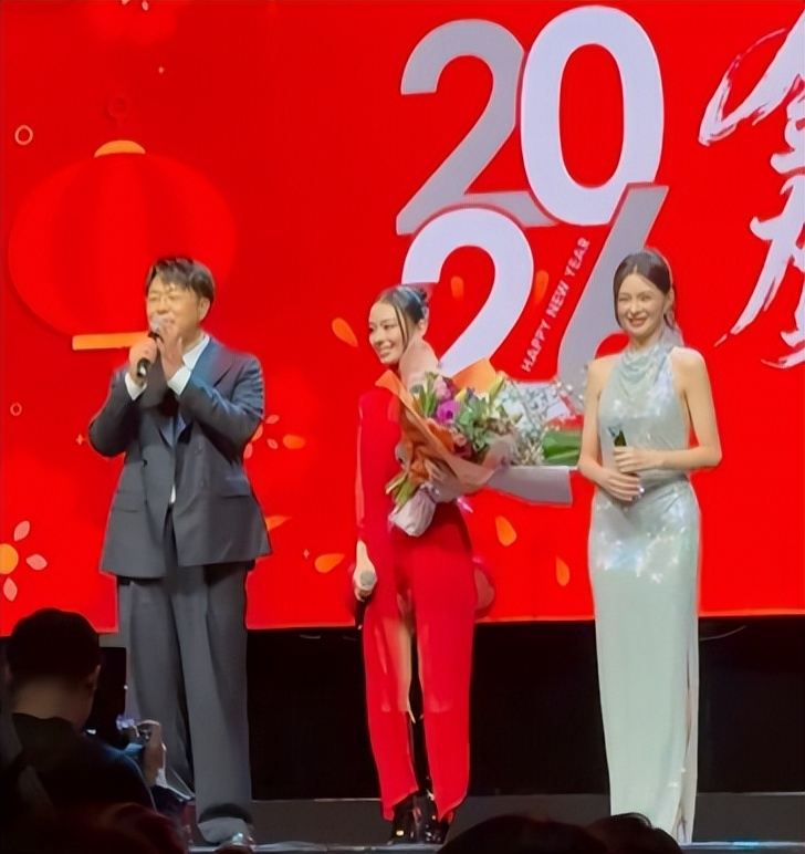 郎朗没想到，31岁混血老婆“性感出道”，却因德国一场彩排引热议