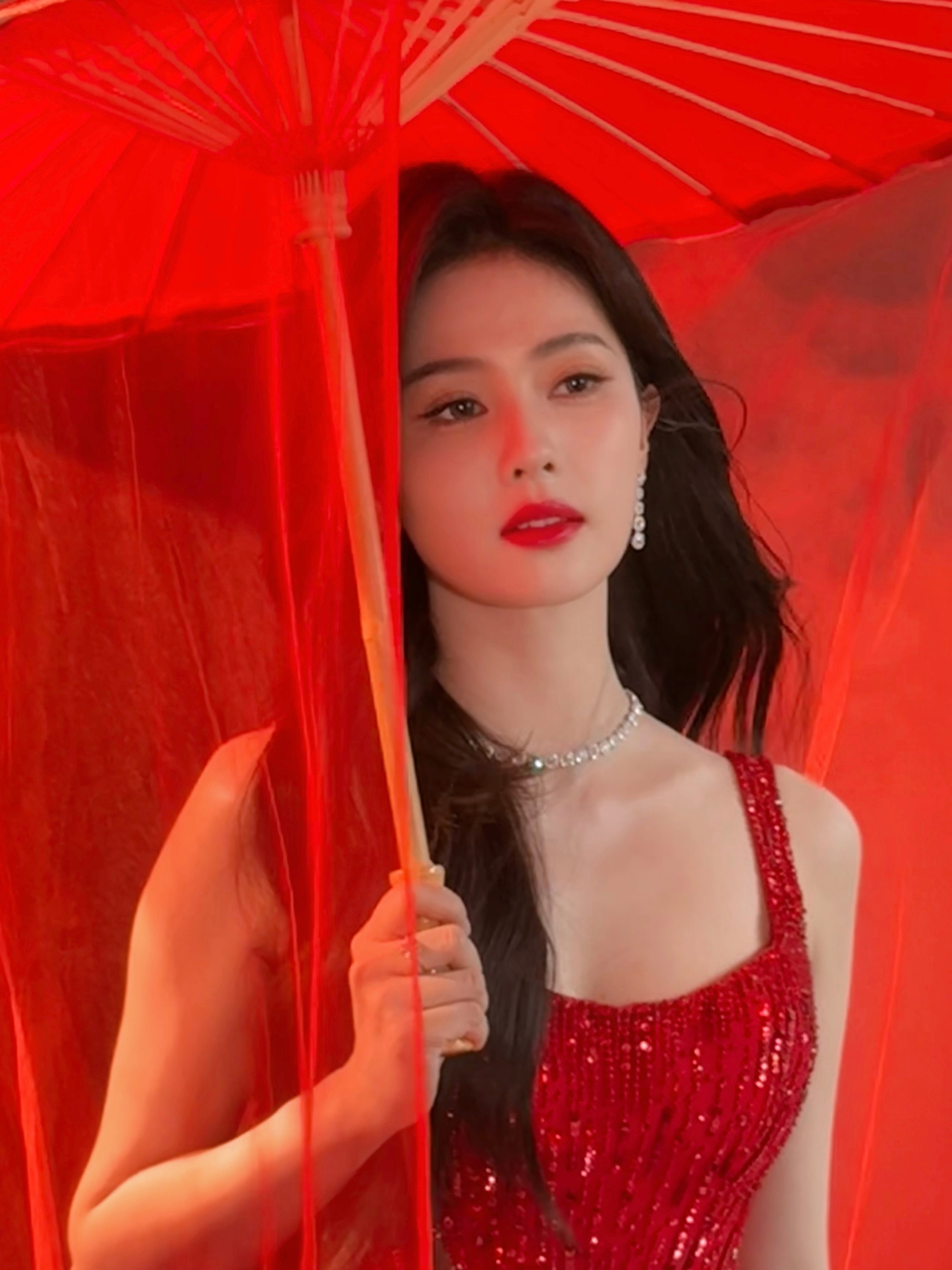 白鹿喜庆抹胸红裙