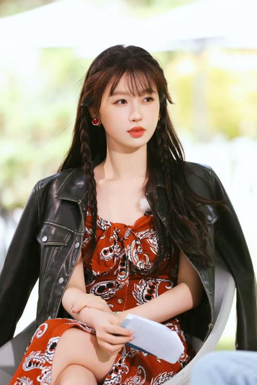 爷爷是钢铁大佬,父亲是上海富豪,她一头扎进娱乐圈混成流量顶流