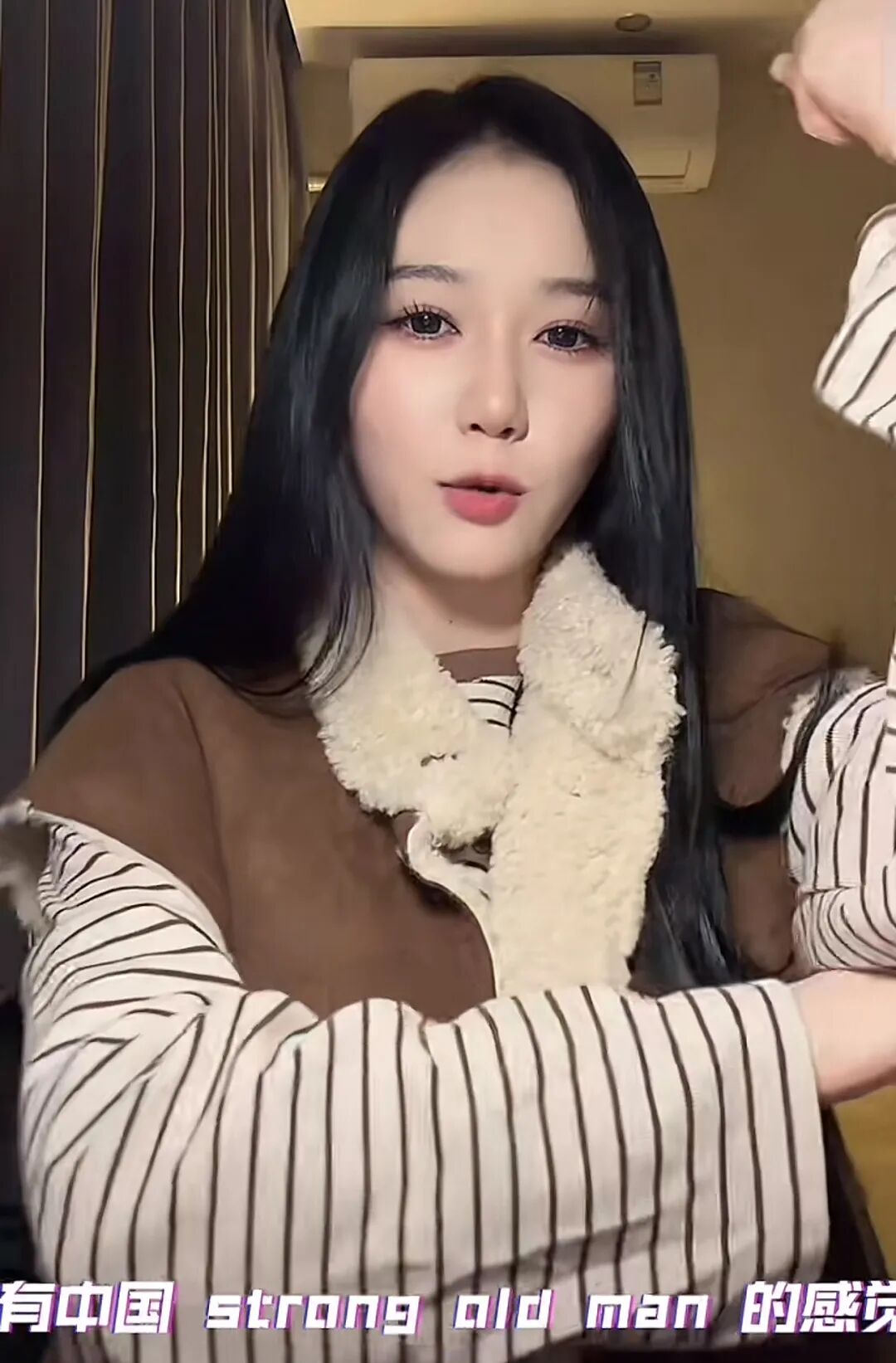 岳雨婷：被巴尔曼拉黑后，我刷了百万“买”进纪梵希