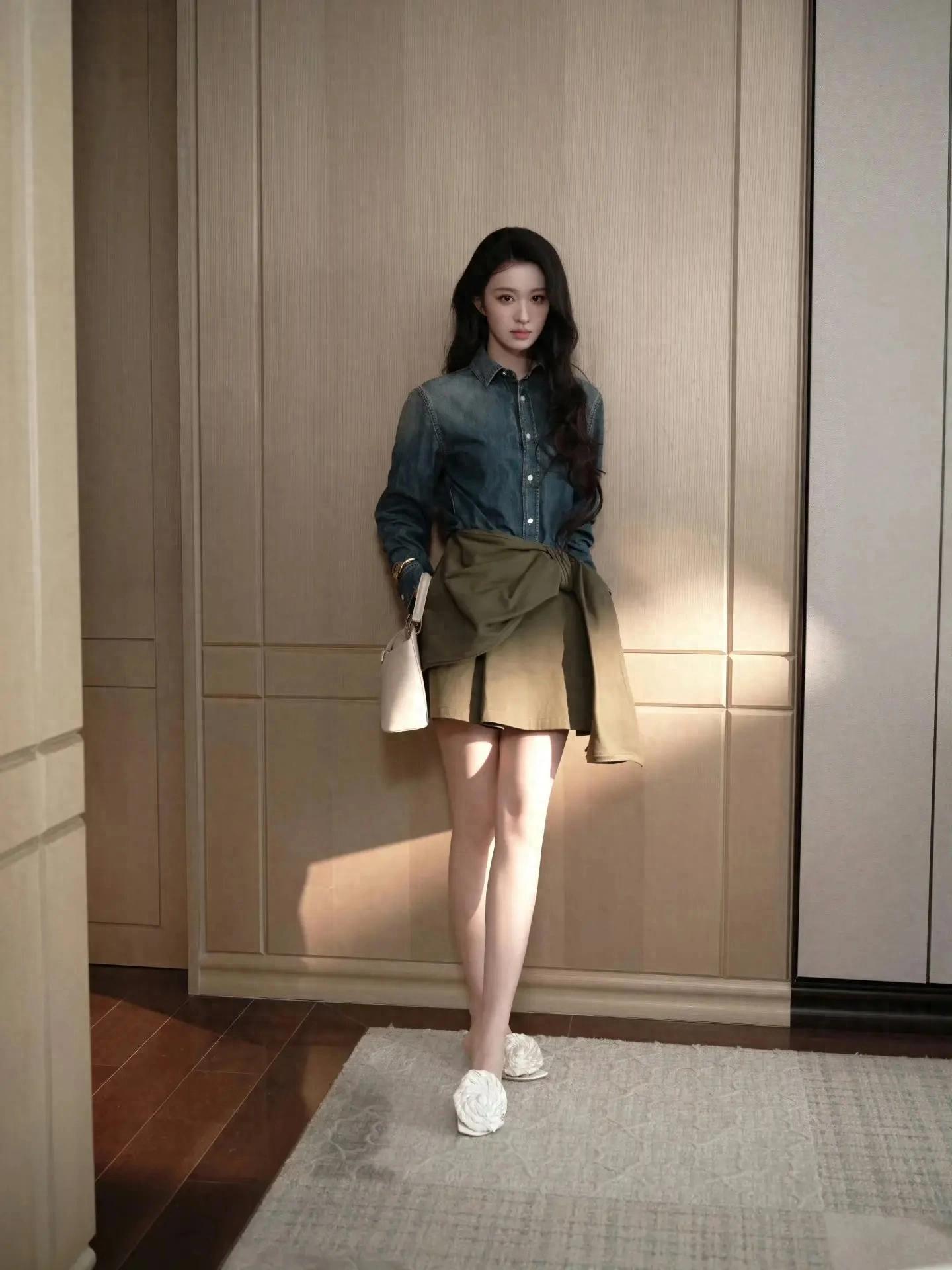 王楚然｜松弛高级的轻熟休闲风，牛仔+橄榄绿的配色自带随性质感