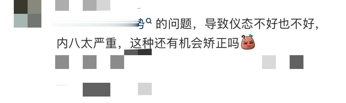 郑钧和儿子Jagger现身机场,Jagger走路内八,还有点溜肩体态很差