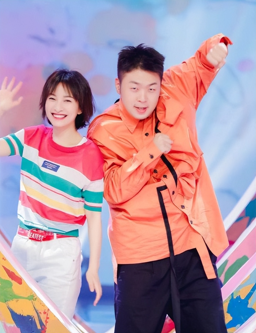 被曝和郑凯恋爱仅4天，43岁不婚不育的吴昕，原来早给自己留后路