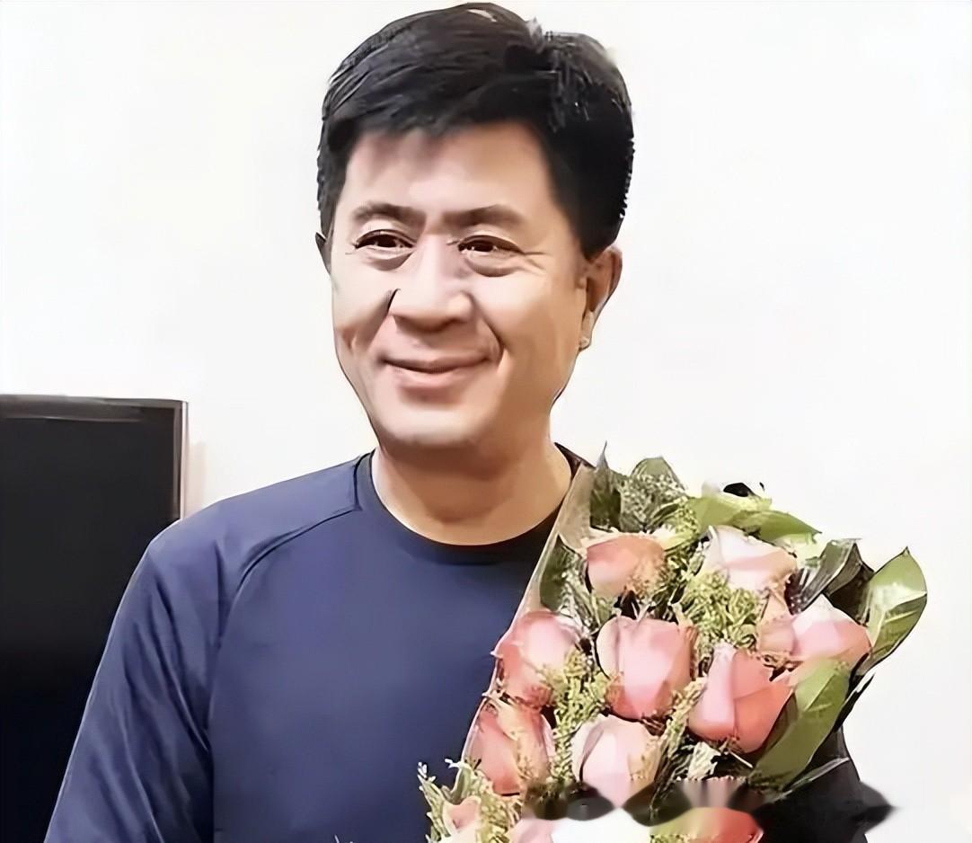 谁能想到，昔日红遍全国的银幕偶像，最终低谷里握住最珍贵得幸福