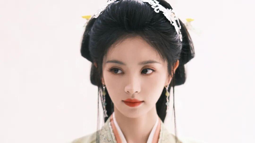 田曦薇新剧定妆照曝光，离开刘海加持辨识度骤降