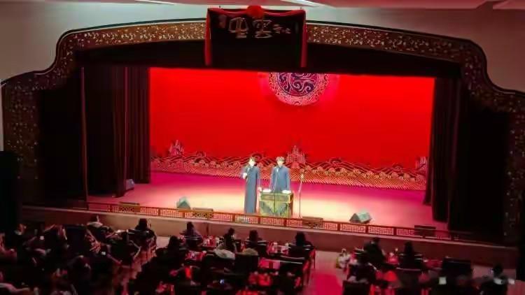 上海相声圈大变局：高鹤彩帮郭德纲找场地，谁才是幕后赢家？