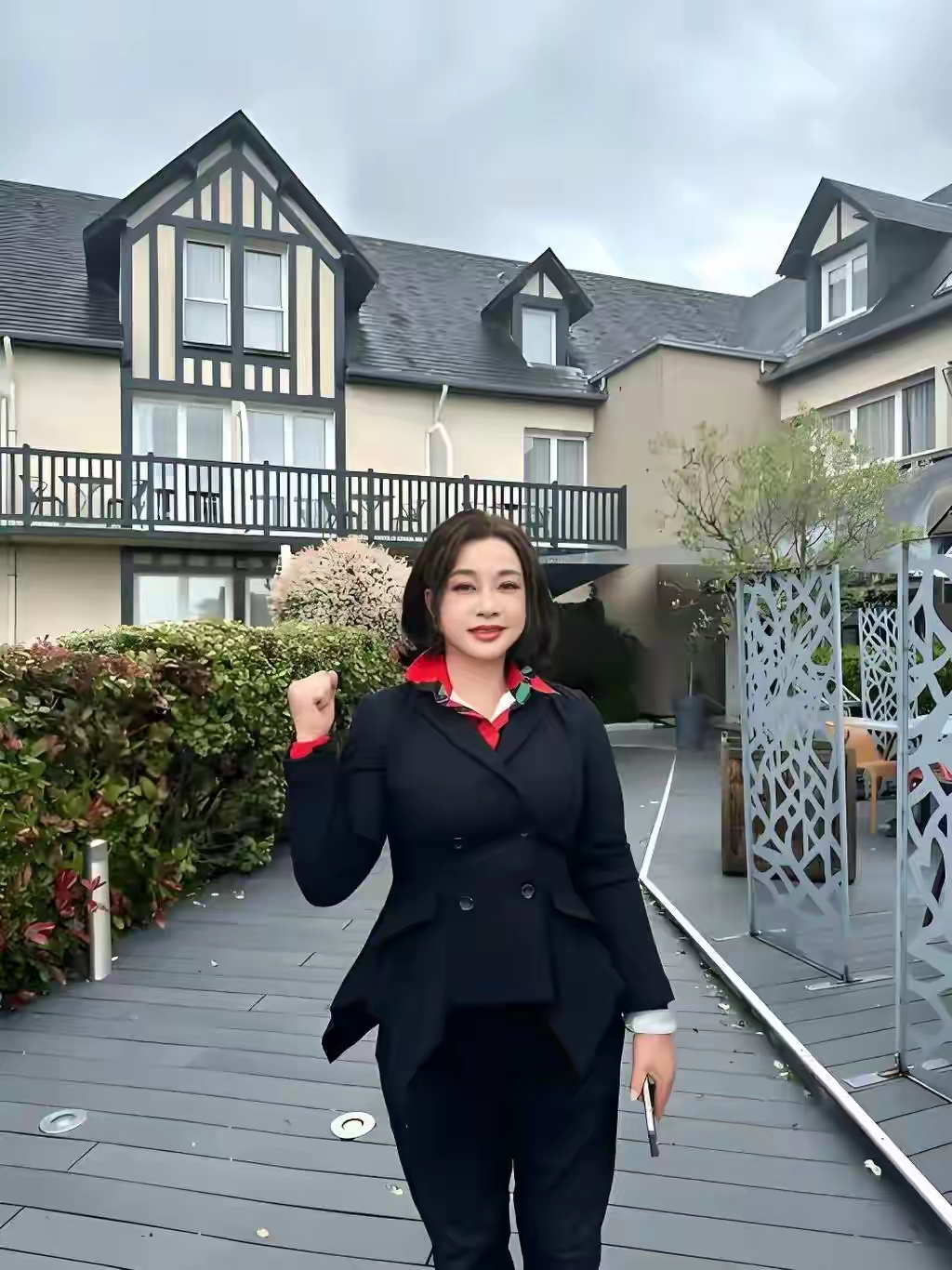 曾与大38岁刘晓庆同居6年,如今38岁穷到交不起租,相亲遭拒崩溃