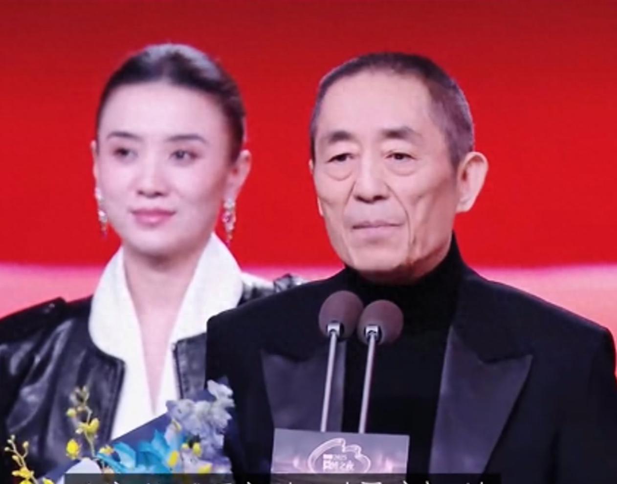 微博之夜第一排：比C位还靠前、和资方同起同坐的她，到底凭啥？