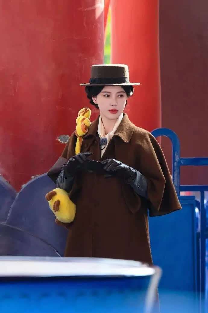 杨子姗复刻关之琳版十三姨，优雅神韵贴合度高美爆了