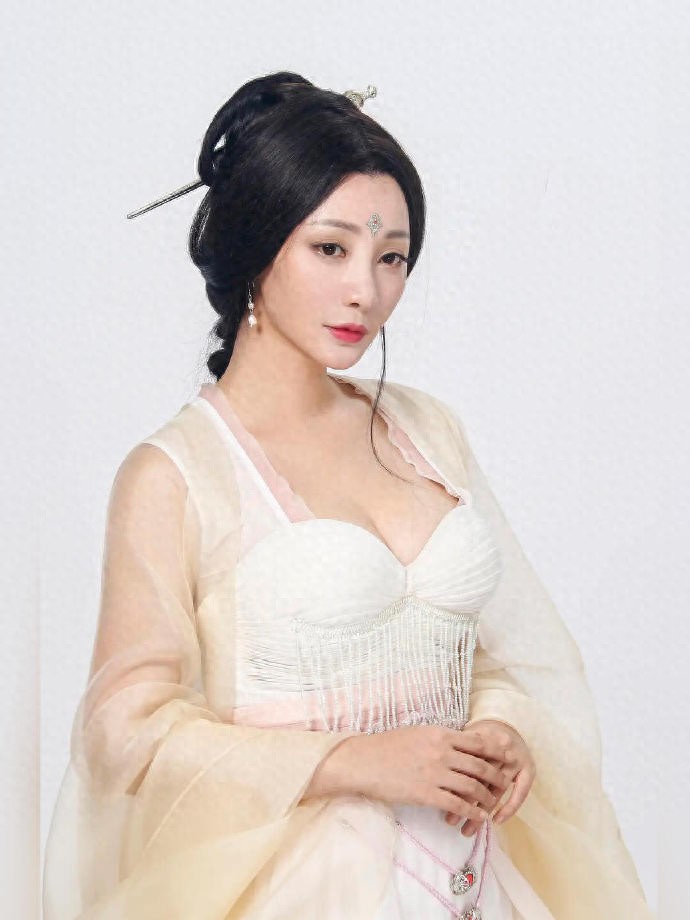 柳岩穿古装，真是美得不像话啊！这张力也太顶了吧！