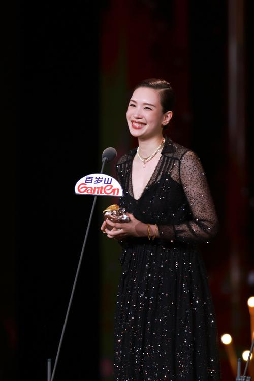 佟晨洁官宣离婚！离婚后仍帮前夫理财，21岁就花40万在上海买了房