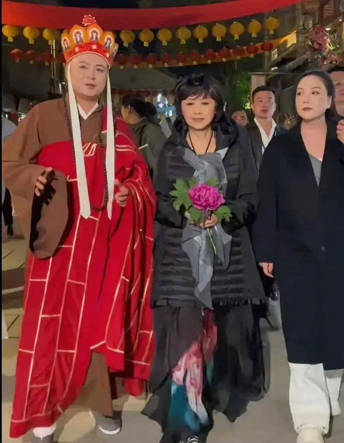 73岁“女儿国国王”朱琳近照曝光 不去动脸不医美，美得令人羡慕 ?