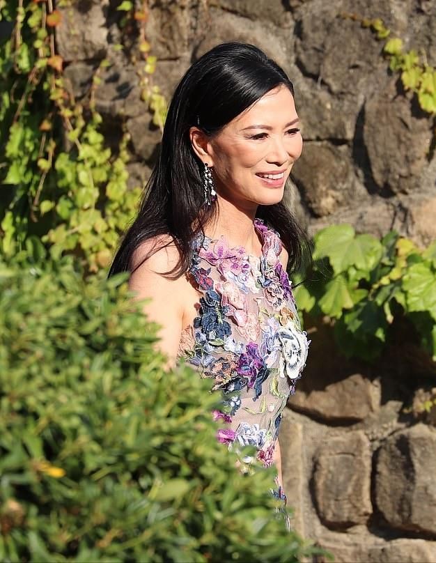 默多克95岁生日！邓文迪当年死皮赖脸生下的两个女儿成为最大赢家