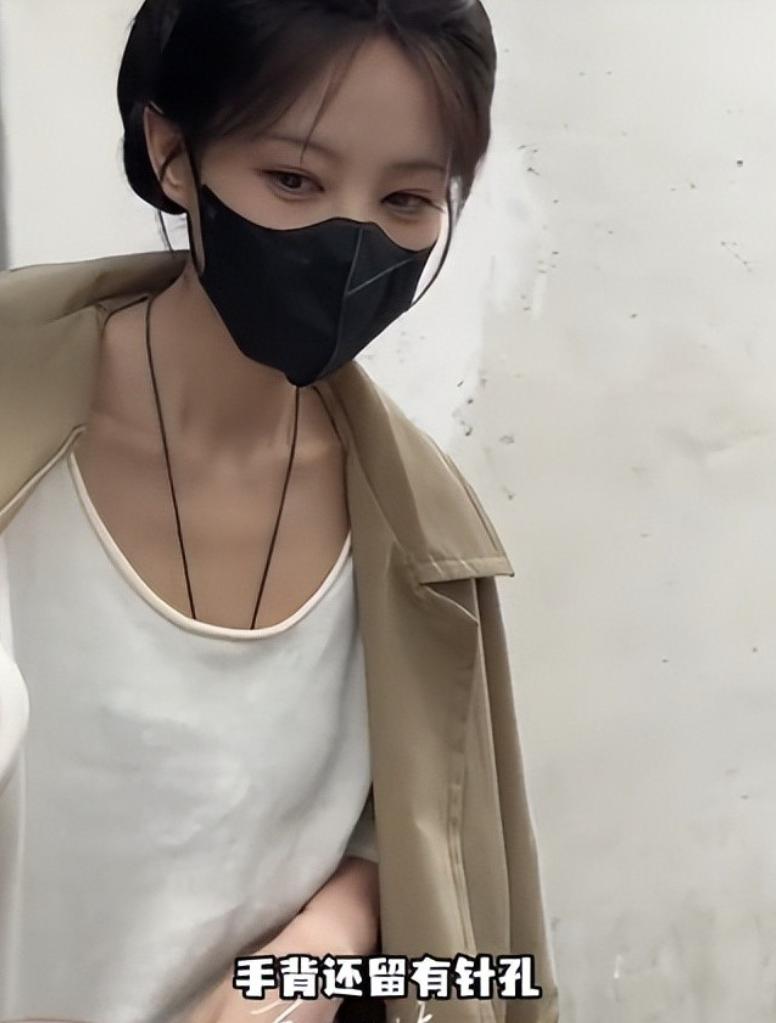 女顶流明星现身医院急诊，被网友偶遇，虚弱到站不稳需要搀扶