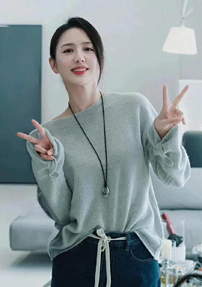 温柔气质刻进骨子里，说的就是佟丽娅本人吧 ???