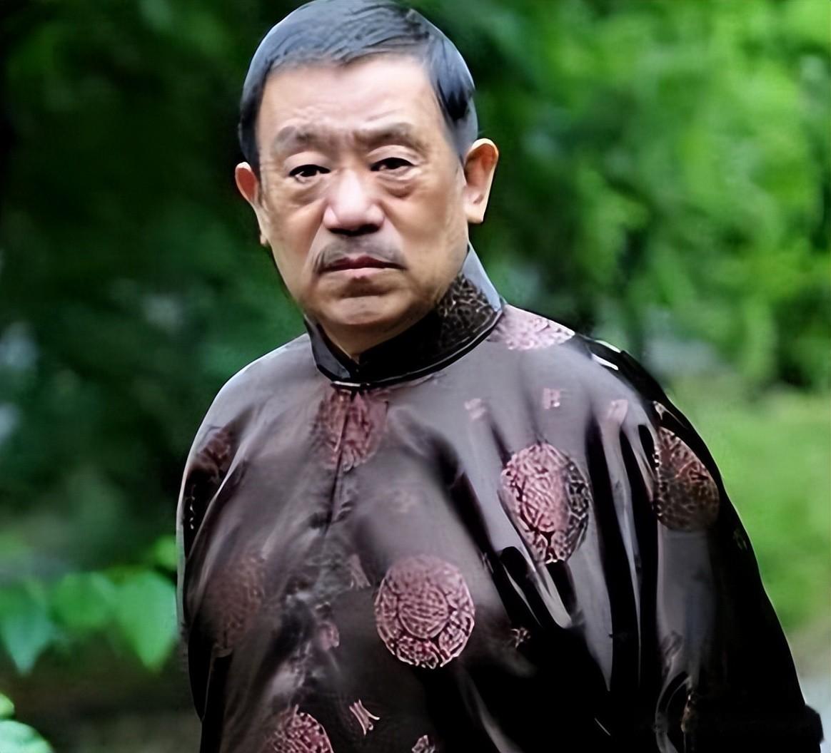 演员高亮去世1周年，妻子发文晒全家近况，网友惦记84岁高明身体