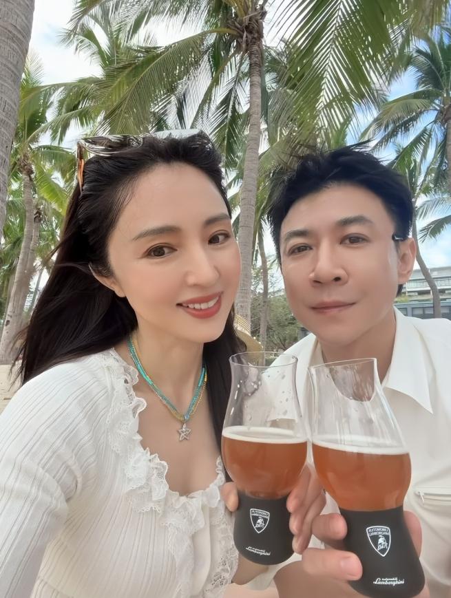 董璇大年初九回婆家！晒21口人合影给足老公面子，张维伊外婆感动