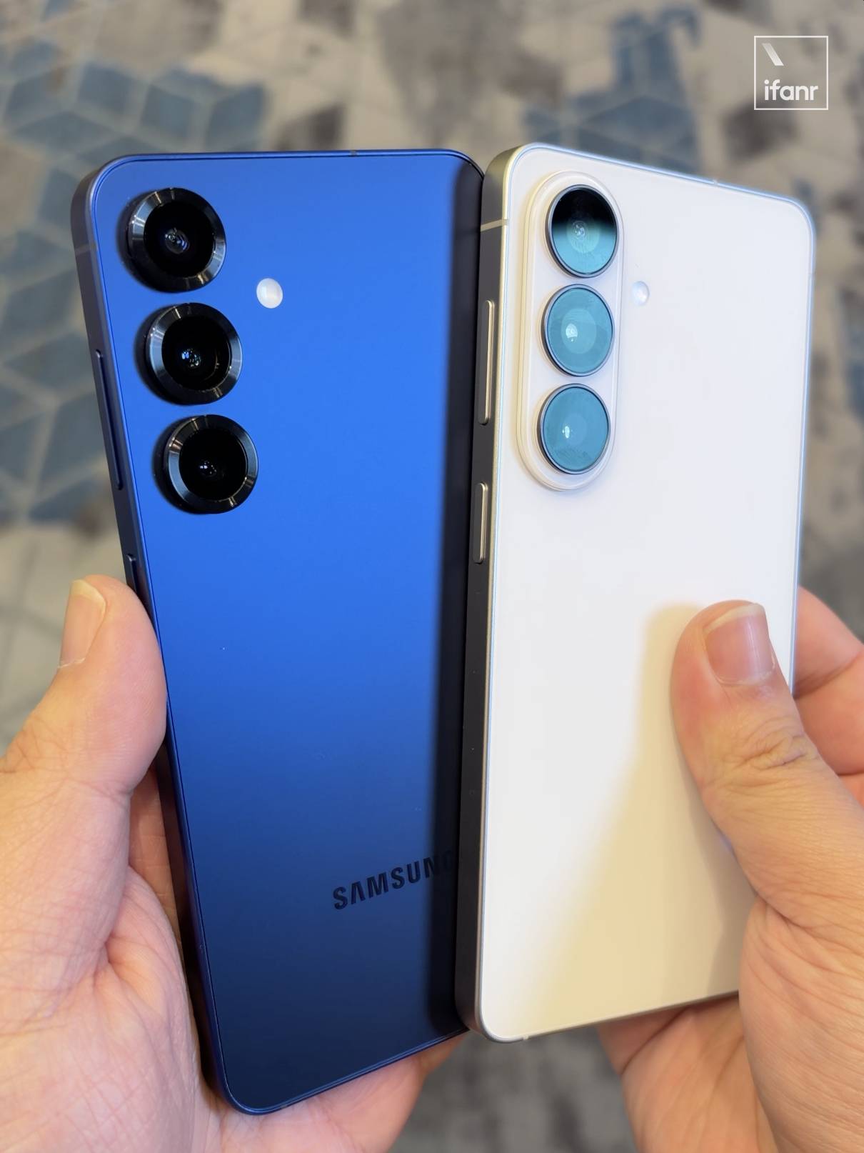 三星 Galaxy S26 上手體驗：全球首塊「防窺屏」，不貼膜也能防窺？