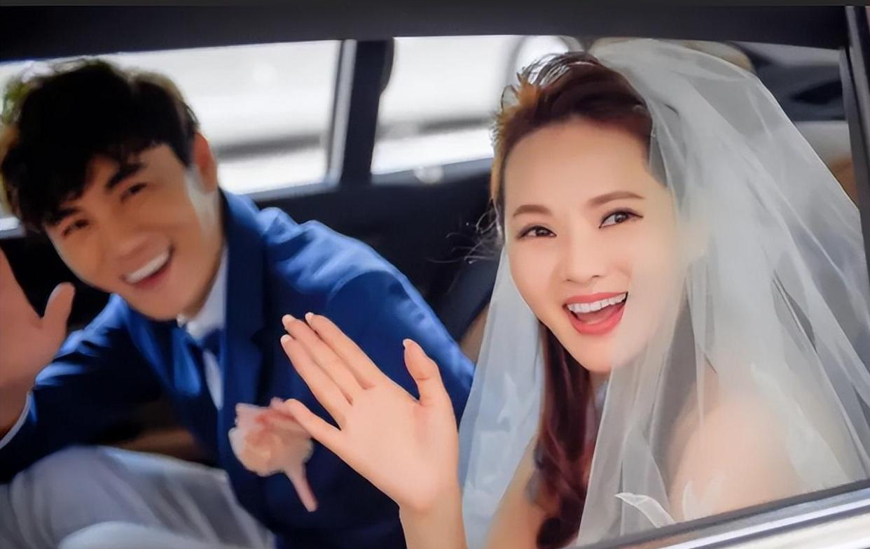 58岁伊能静终于不再隐瞒！公开和秦昊结婚真相，原来庾澄庆当初真没说谎