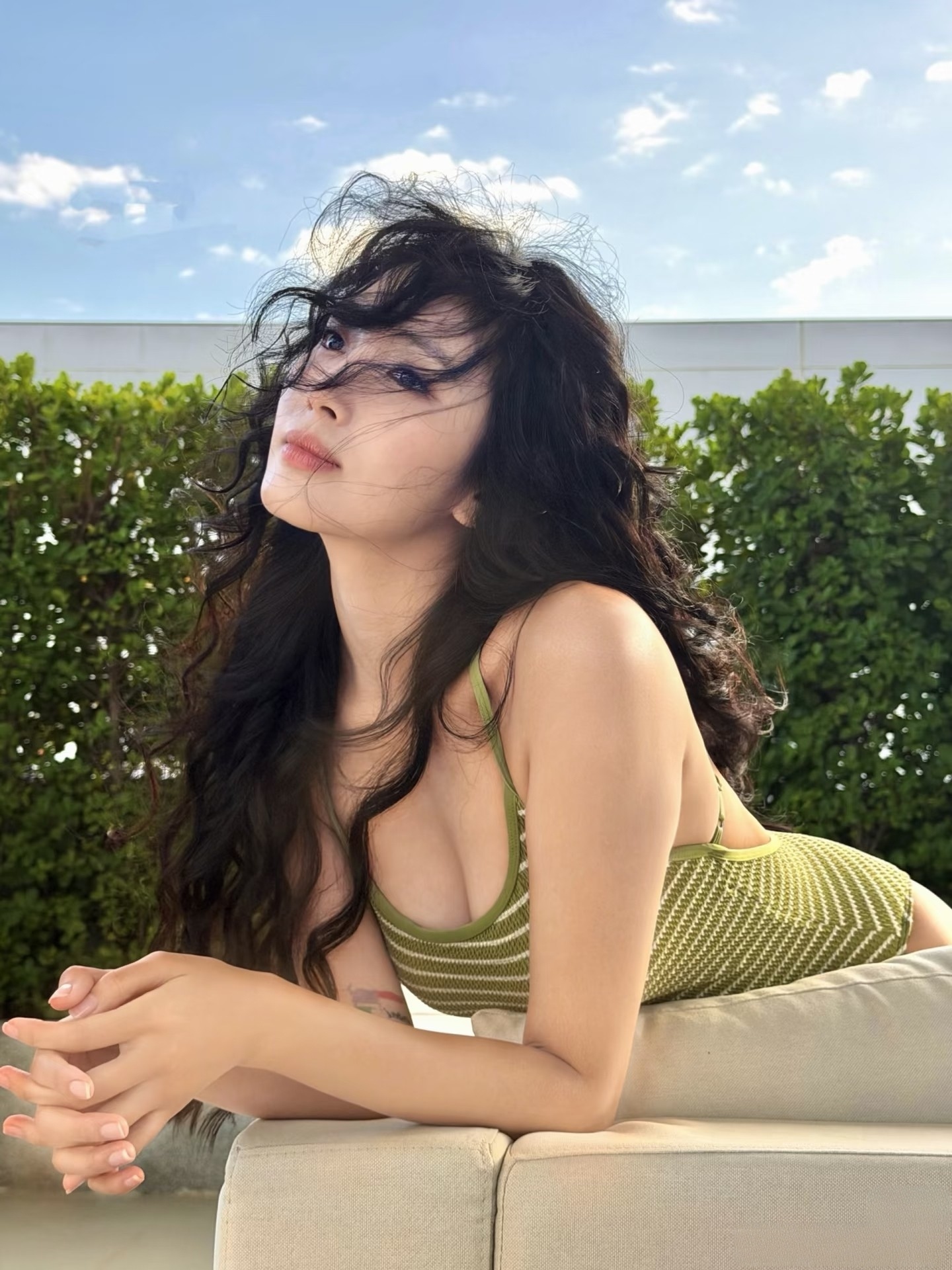 王紫璇穿泳衣晒太阳,大秀好身材!