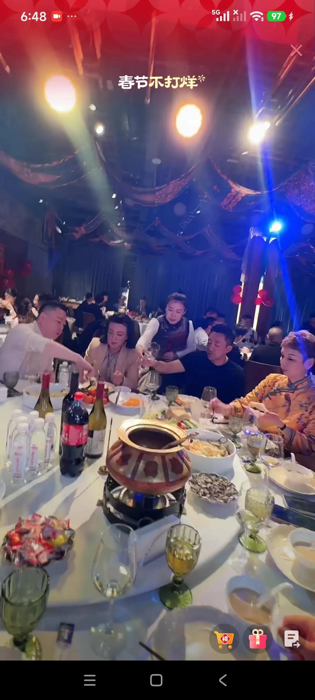 麻六记年会破防！小菲首度狂夸张兰，三孙将至喜上加喜！