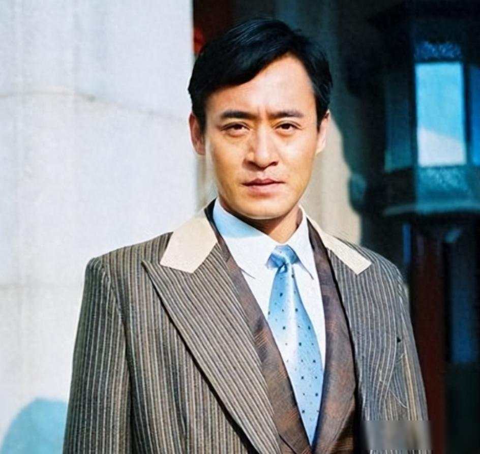 老艺术家接连翻车，人设崩得比剧本还快，观众那点信任碎了一地
