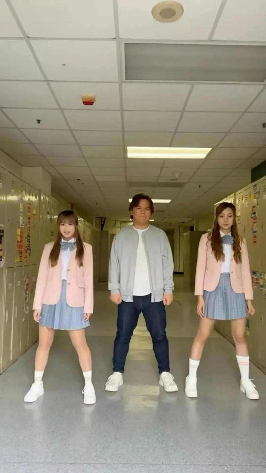 52岁知名音乐人惊喜TVB新剧做评审，网友猜测与大台破冰