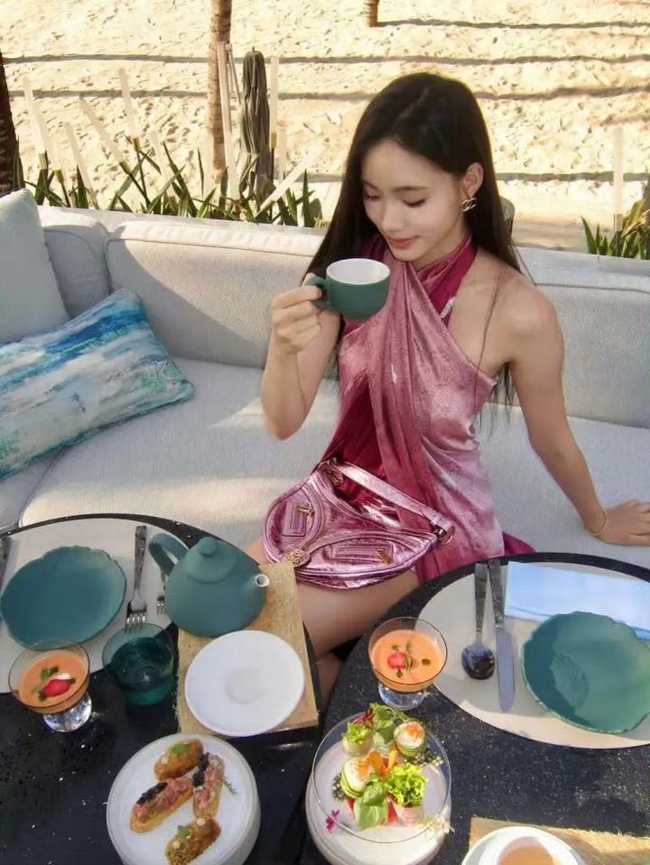 小S女儿许韶恩生活照 形似林志玲