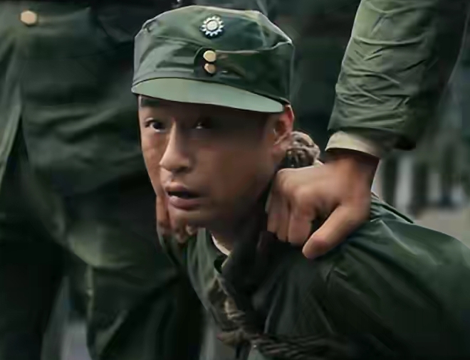 长得丑、个还矮，却能搭档于和伟在央视正剧里演男二，他凭什么？