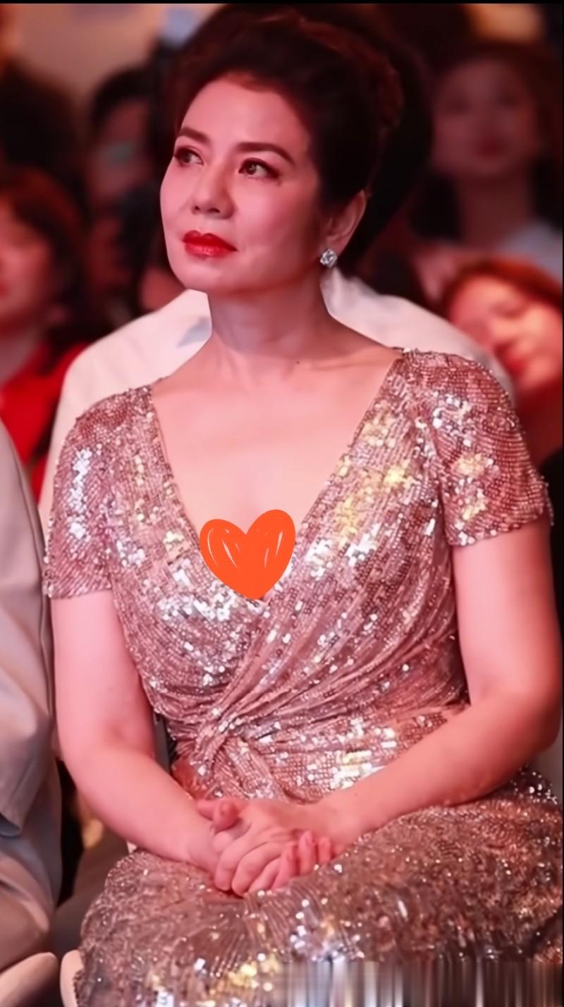 钟楚红65岁状态上热搜,这才是我们想娶的女神样子!