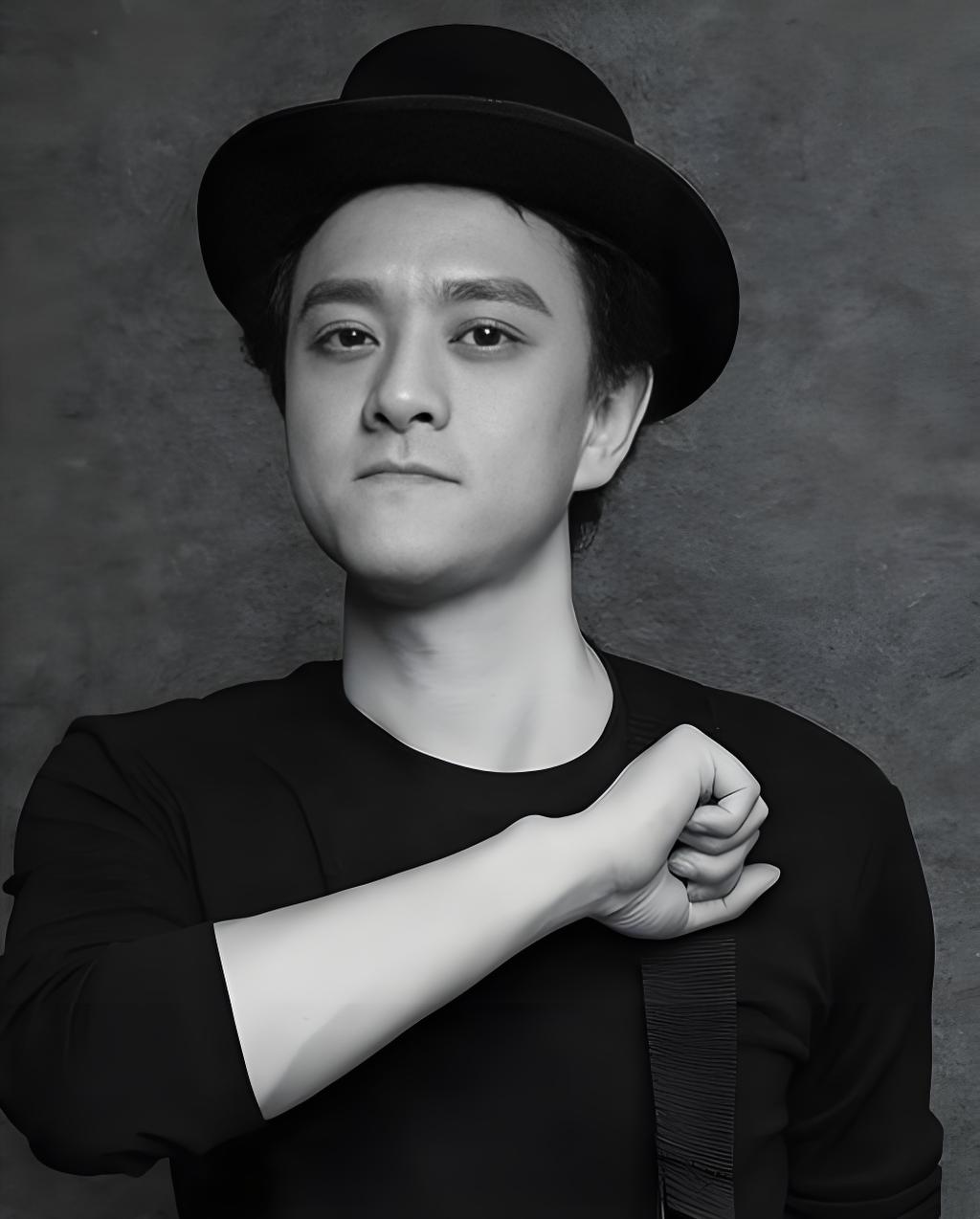 赵英俊忌日，薛之谦以一句“时光飞逝”完成祭奠，字字诛心