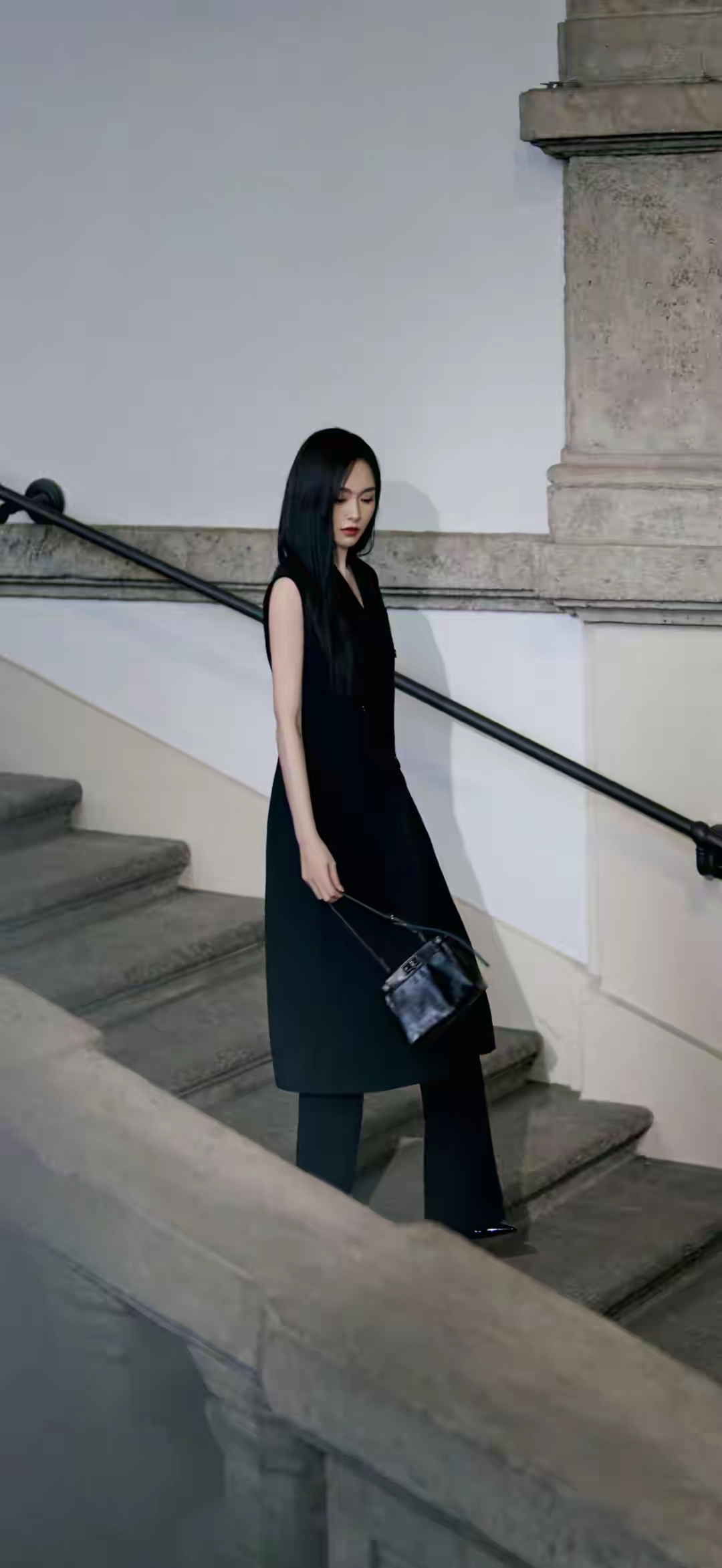 内娱女星门面担当唐嫣壁纸，唐嫣最新干练御姐风壁纸美图