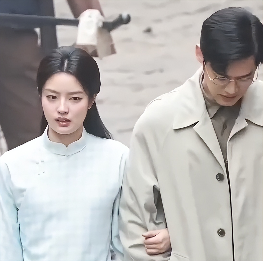 演员徐若晗片场摆脸，说话咬牙切齿疑翻白眼，原来不红是有原因的