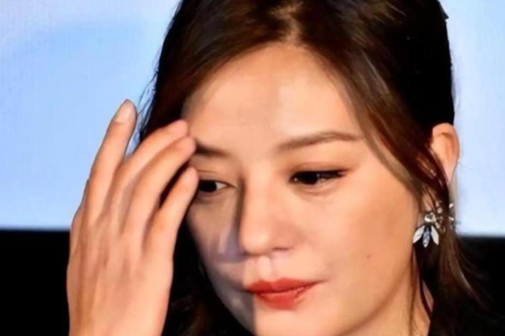 屋漏偏逢连夜雨！50岁赵薇再传坏消息，“唯一靠山”也帮不了她