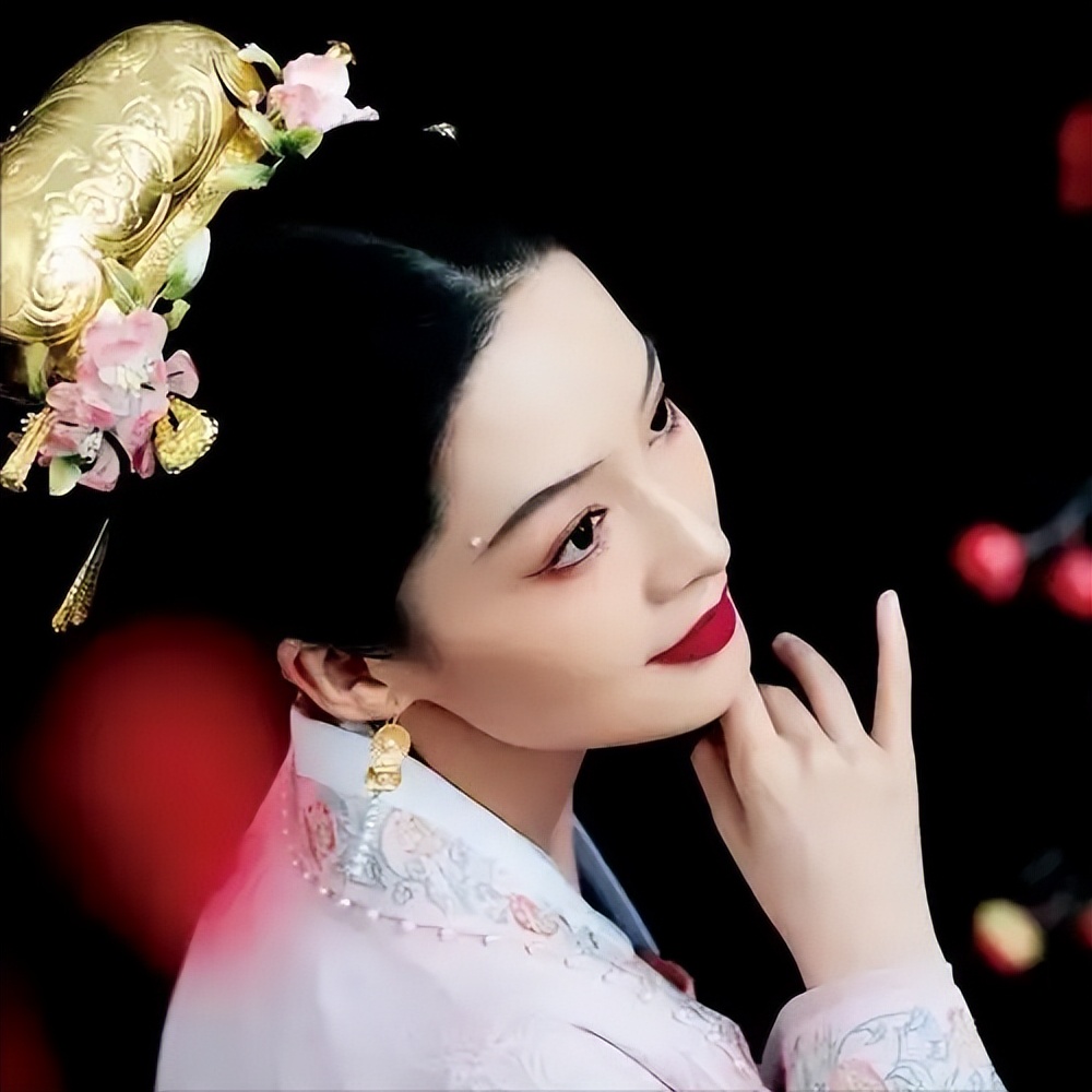 何润东翻红，“炸”出了李沁：17年来，她红不红都不重要了