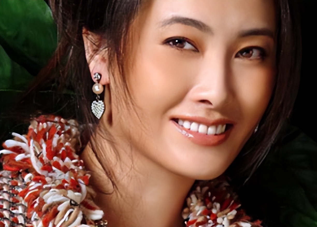 与男友同居8年无果,分手半年转身嫁企业CEO,如今一儿一女很幸福