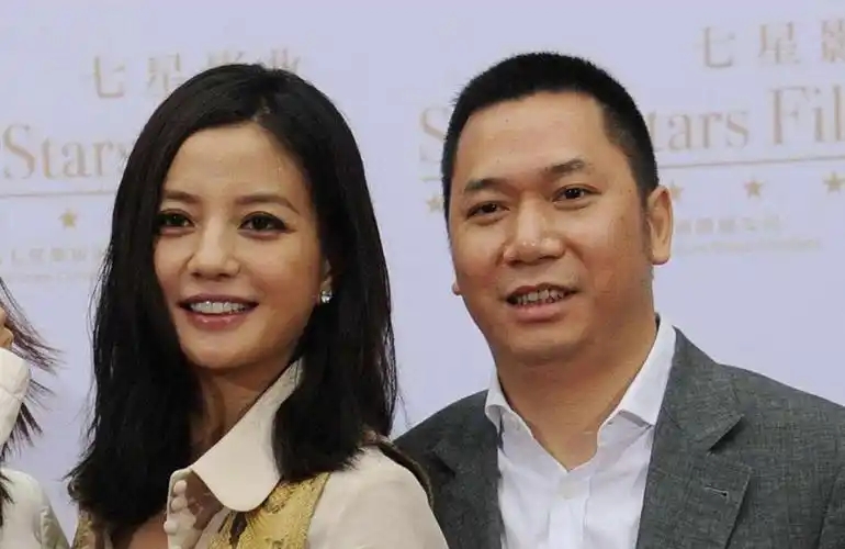 善恶有报，50岁赵薇再迎噩耗，封杀是冰山一角，她远不止这么简单