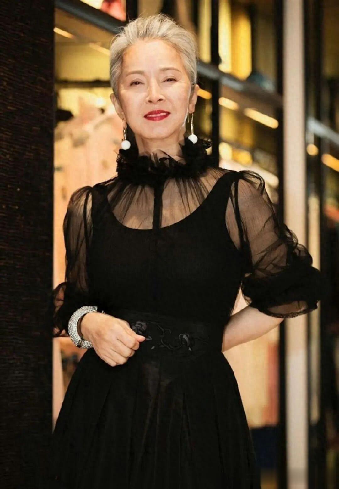 丧夫拒赴美国投靠儿女！资深女星独居3年，庆幸亡夫先死