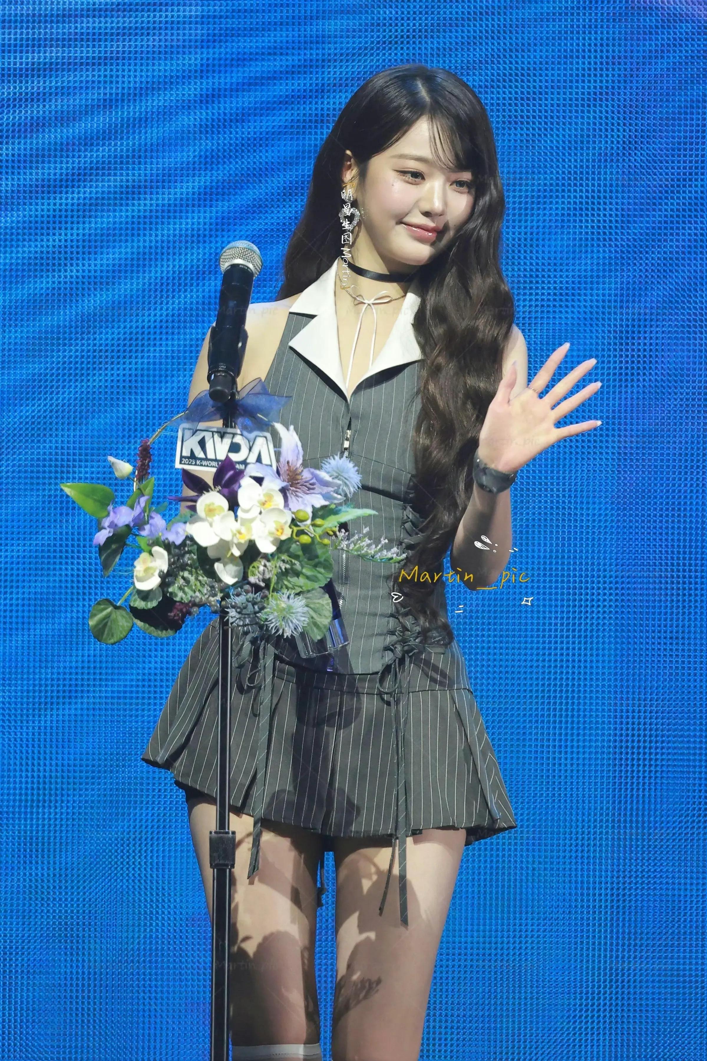 张元英美腿小白袜挺漂亮