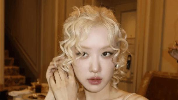 韩星Rosé被曝为维持7年金发，坚持每两周漂染一次