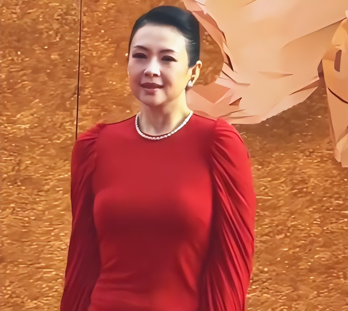 CMG电影盛典红毯明星生图！章子怡撞脸倪萍，黄晓明川字纹深刻