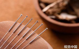 阿联酋王子来北京胡同求医：老中医诊脉后，你没病，是被别人借命了！