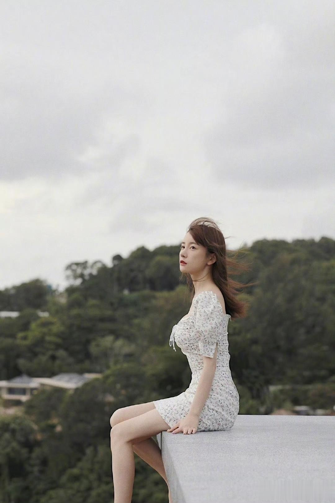 张檬姐姐，碎花短裙小清新美图集。