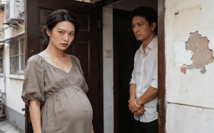 小三挺着5个月孕肚上门逼离婚，我表面崩溃，反手就让渣男一家付出惨痛代价