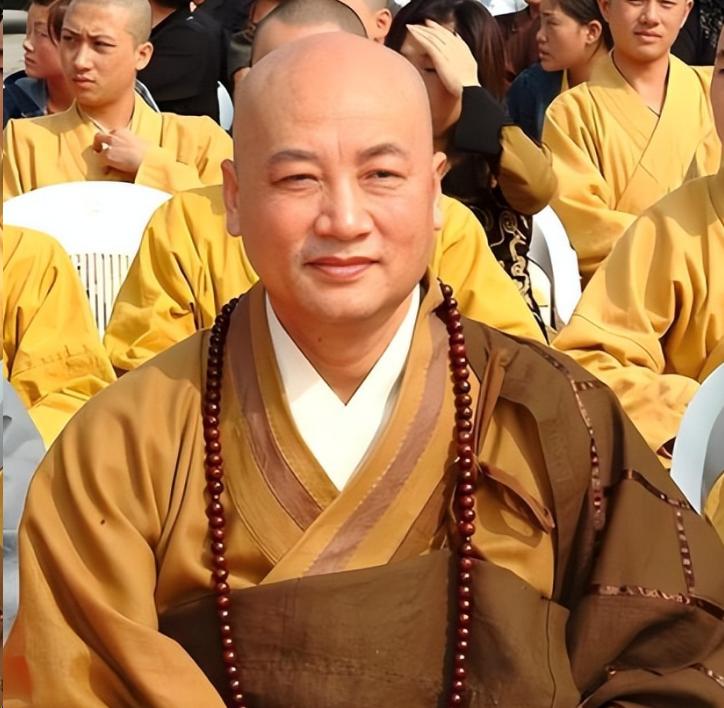 遁入空门？迟重瑞寺庙诵经，送妻后被曝皈依，百亿遗产说扔就扔