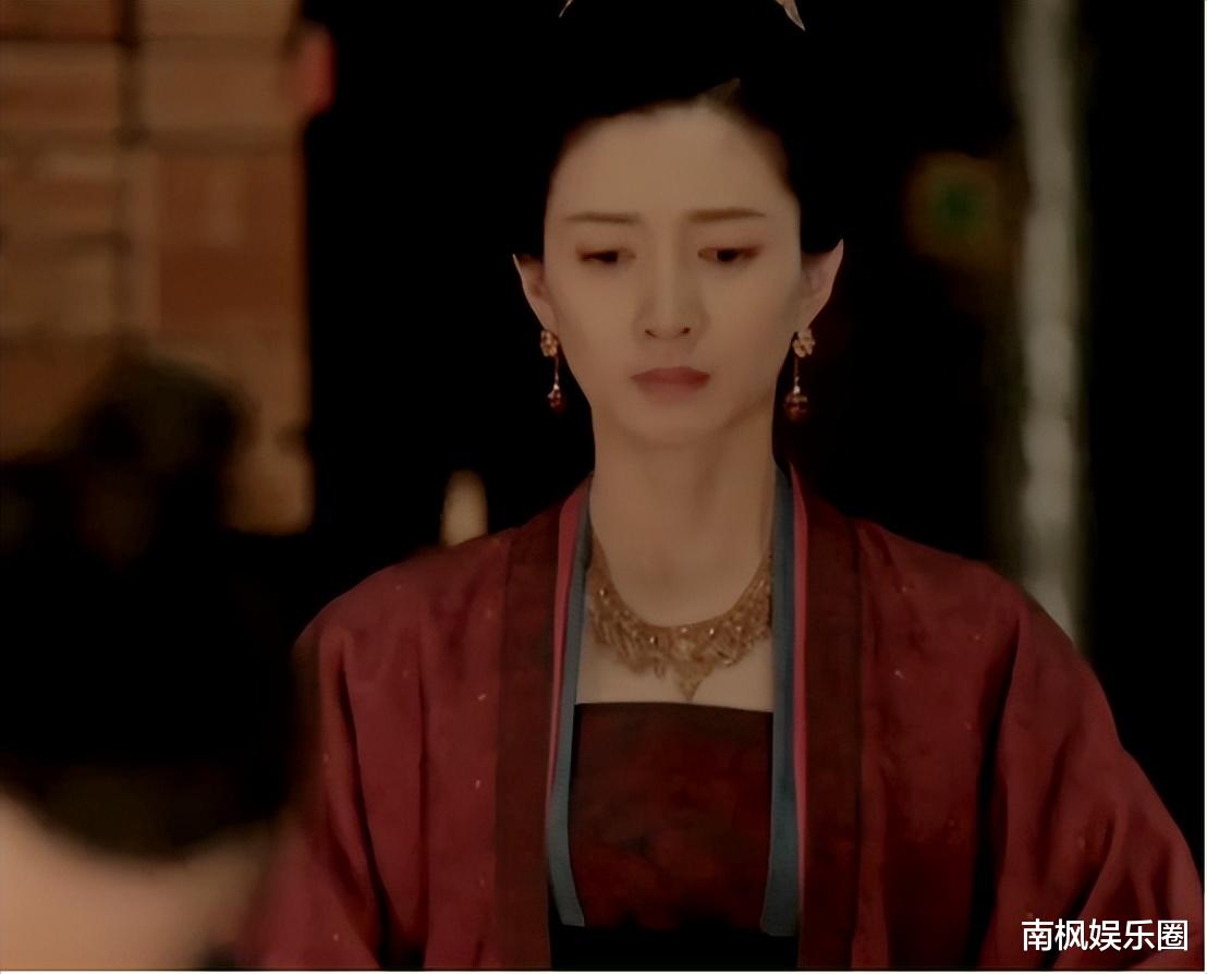 江疏影，被迫下桌