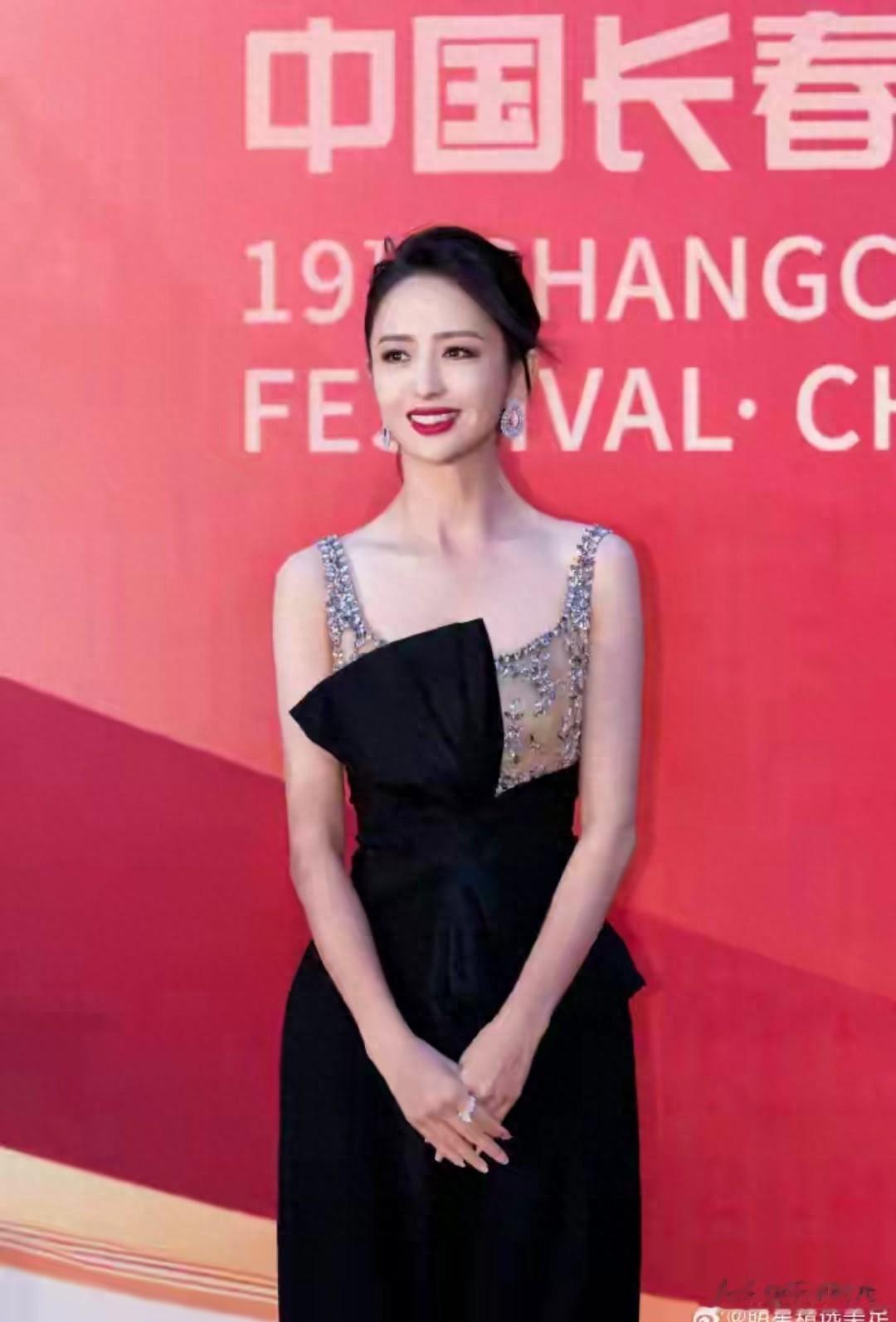 网友：陈思诚祖宗18代都要感谢佟丽娅，她生了一个清爽版的自己